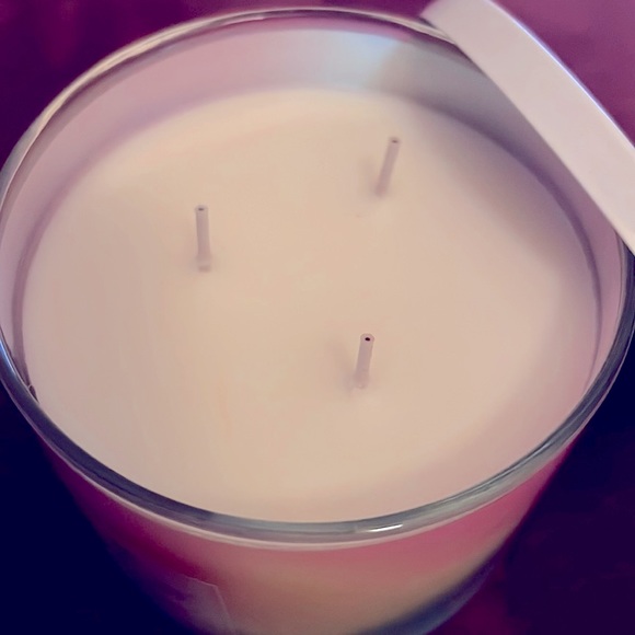 Radiant Sky Candle! - Picture 2 of 3